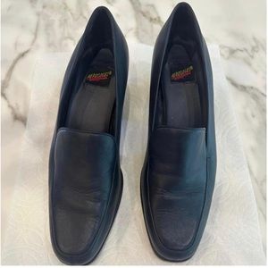 Aerosoles navy pumps